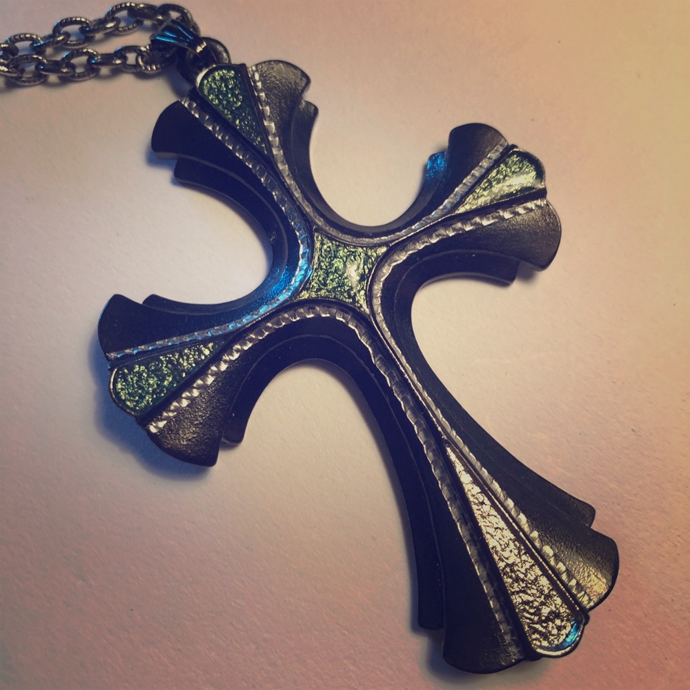 Sarah Coventry cross necklace